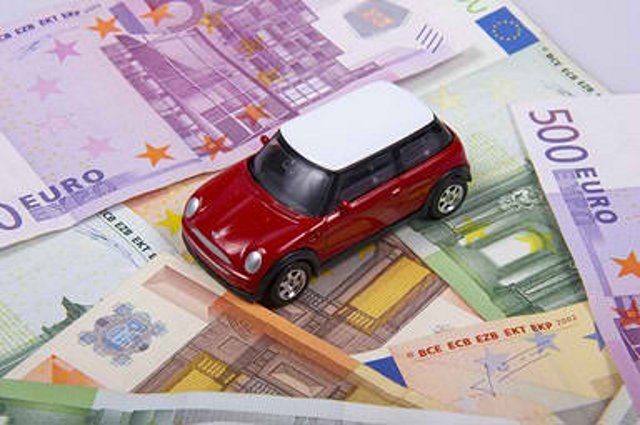 Jak odliczyć pełny VAT od samochodu? Liczyć na importerów