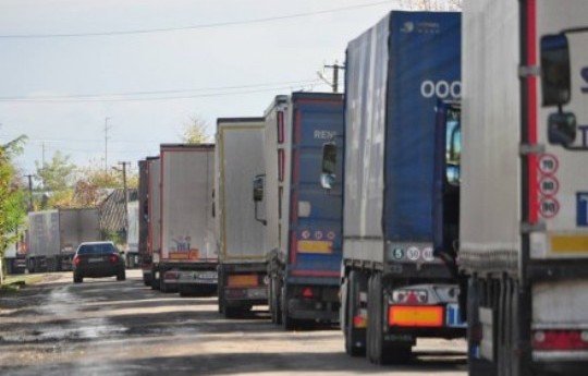 На кордоні з Україною в Дорогуську велика черга вантажівок