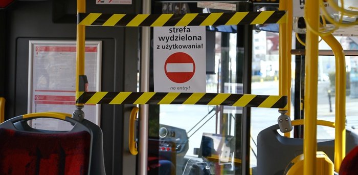 Maksymalnie 14 osób w tramwaju, czyli obowiązkowe wożenie powietrza