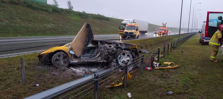 Wypadek Lamborghini na autostradzie A1. Kraksa zakończona pożarem